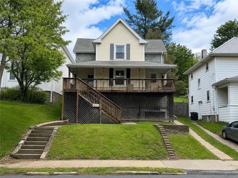Photo of 735 E Maiden St, Washington, PA 15301 (MLS # 1752928)