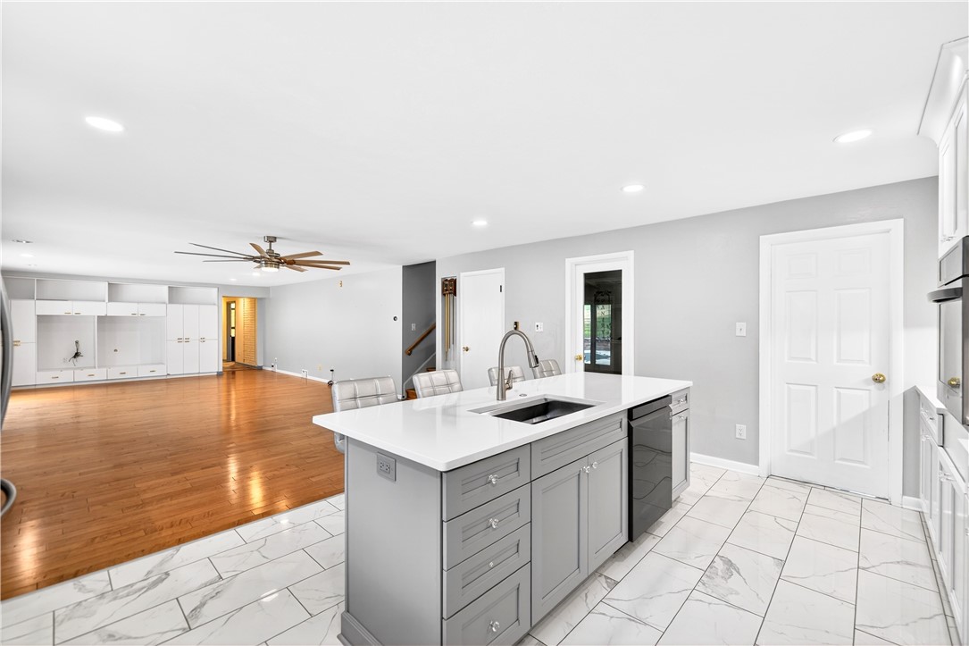 1443 Stoltz Rd