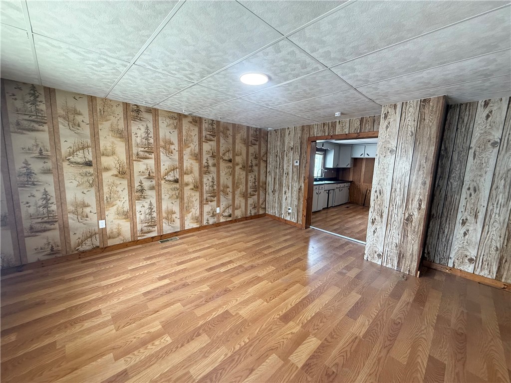 754 N Sharpsville