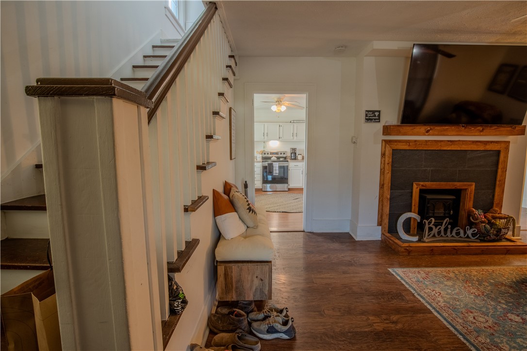 327 N Eighty Eight Rd