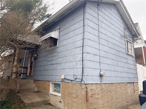 Photo of 408 Simms St, Pittsburgh, PA 15211 (MLS # 1745364)