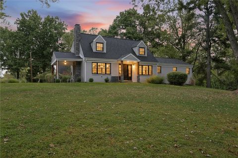 Photo of 202 Oakhaven Dr, Coraopolis, PA 15108 (MLS # 1724717)