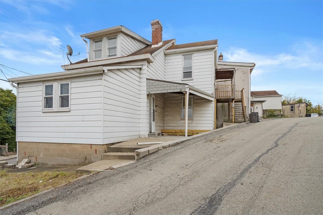 439 William St