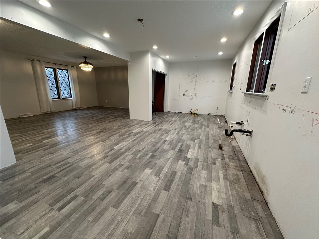 Bethel Park, Pennsylvania 15102, United States, 4 Bedrooms Bedrooms, ,3 BathroomsBathrooms,Residential,Contingent,252676