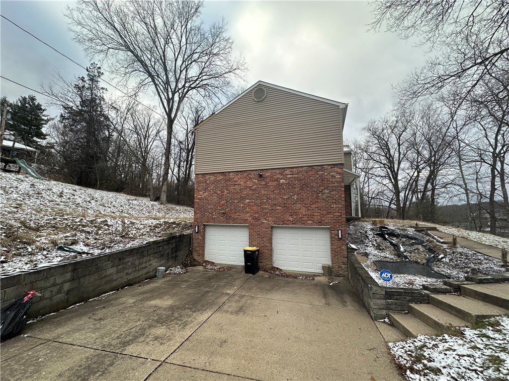 Bethel Park, Pennsylvania 15102, United States, 4 Bedrooms Bedrooms, ,3 BathroomsBathrooms,Residential,Contingent,252676