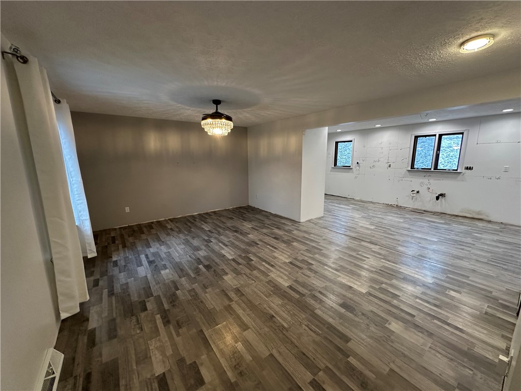 Bethel Park, Pennsylvania 15102, United States, 4 Bedrooms Bedrooms, ,3 BathroomsBathrooms,Residential,Contingent,252676