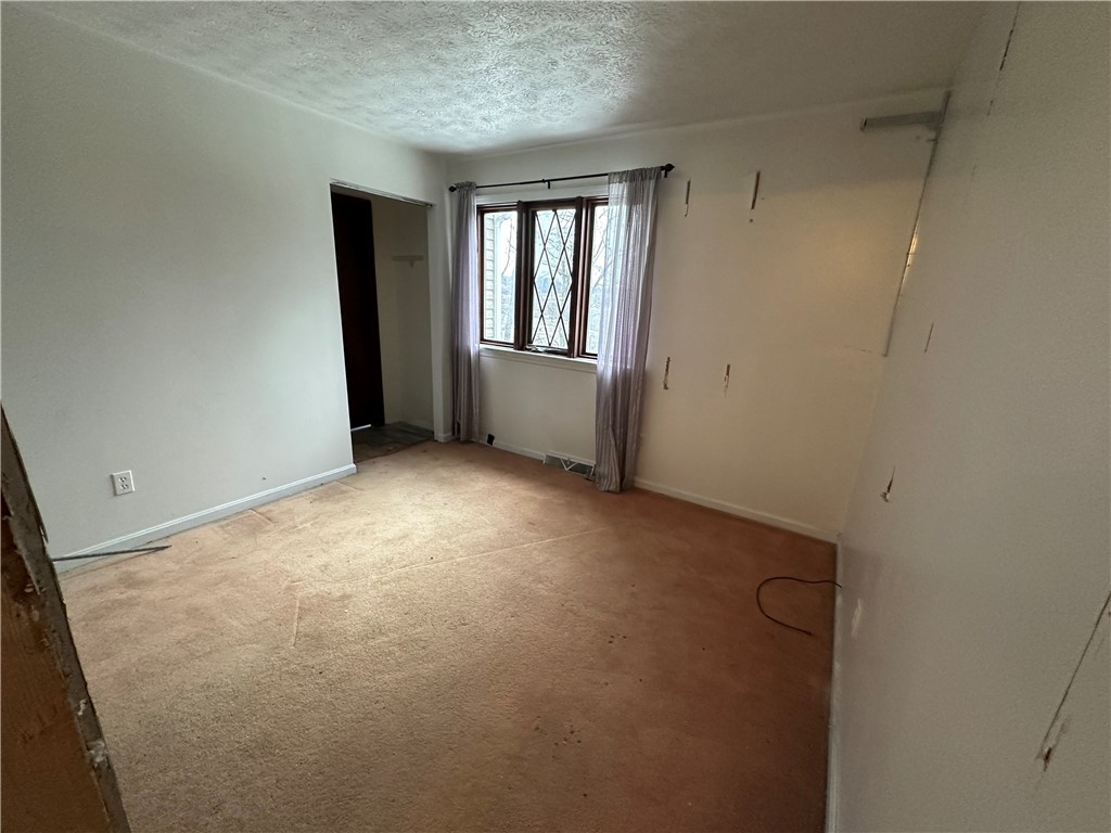 Bethel Park, Pennsylvania 15102, United States, 4 Bedrooms Bedrooms, ,3 BathroomsBathrooms,Residential,Contingent,252676