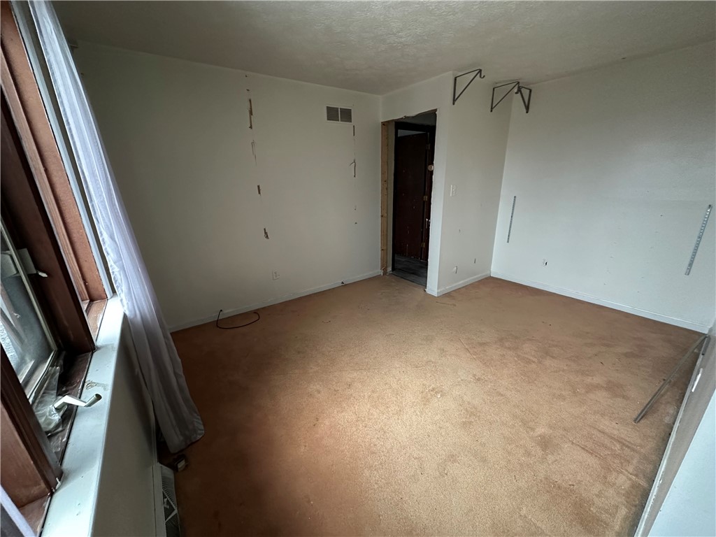 Bethel Park, Pennsylvania 15102, United States, 4 Bedrooms Bedrooms, ,3 BathroomsBathrooms,Residential,Contingent,252676