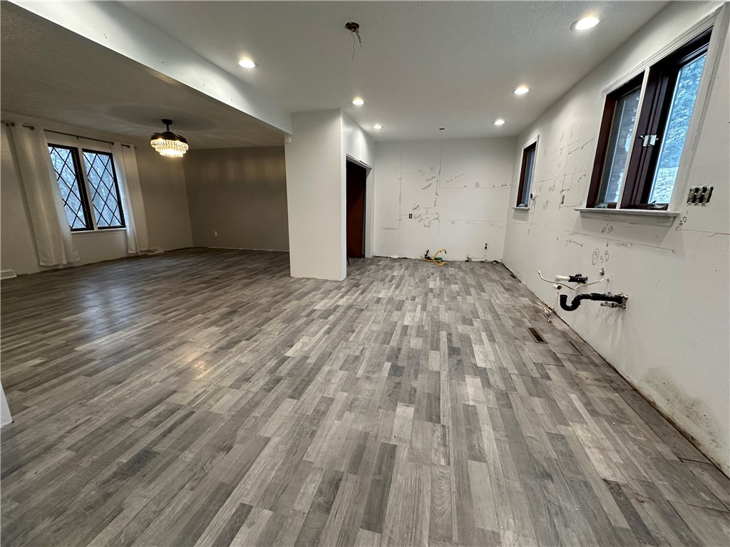 Bethel Park, Pennsylvania 15102, United States, 4 Bedrooms Bedrooms, ,3 BathroomsBathrooms,Residential,Contingent,252676