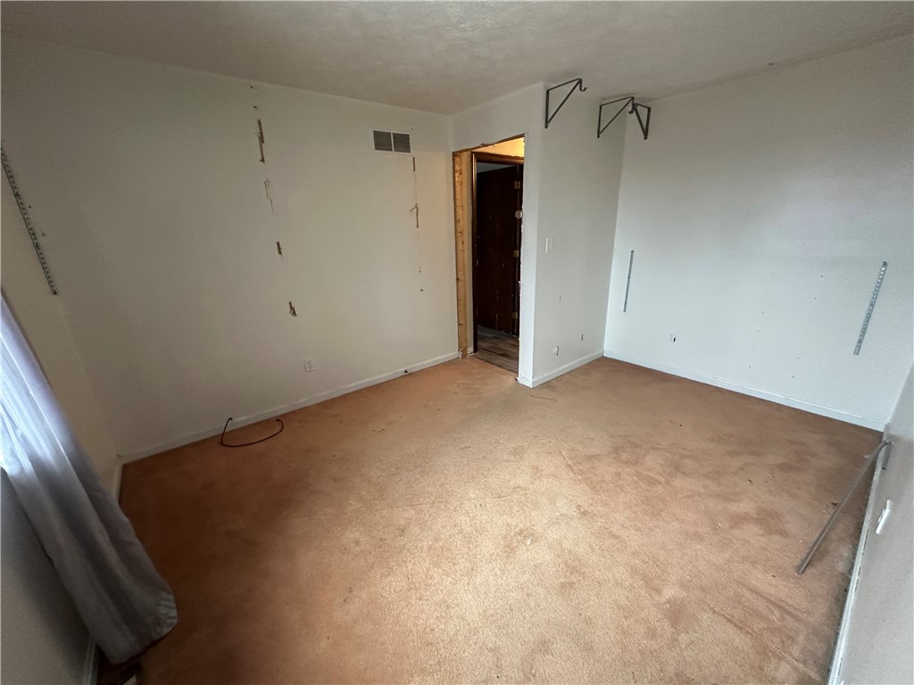 Bethel Park, Pennsylvania 15102, United States, 4 Bedrooms Bedrooms, ,3 BathroomsBathrooms,Residential,Contingent,252676