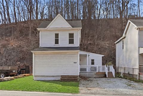 Photo of 1629 Streets Run Rd, Pittsburgh, PA 15236 (MLS # 1746153)