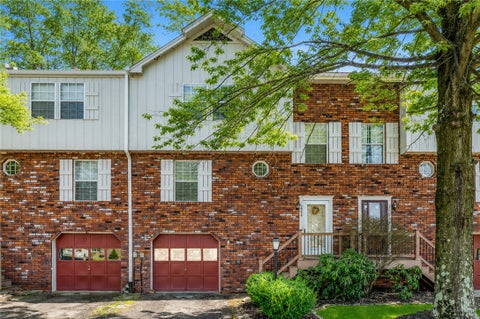 Townhouse For Sale - 1004 Timberglen Dr Dr<br/> Imperial, PA 15126