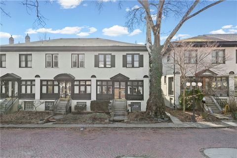 Photo of 6 Ellsworth Ter, Pittsburgh, PA 15213 (MLS # 1742502)