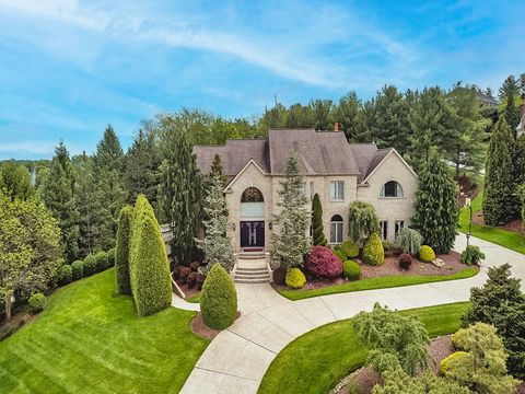 1512 Fox Chase Ln Upper St. Clair PA 15241