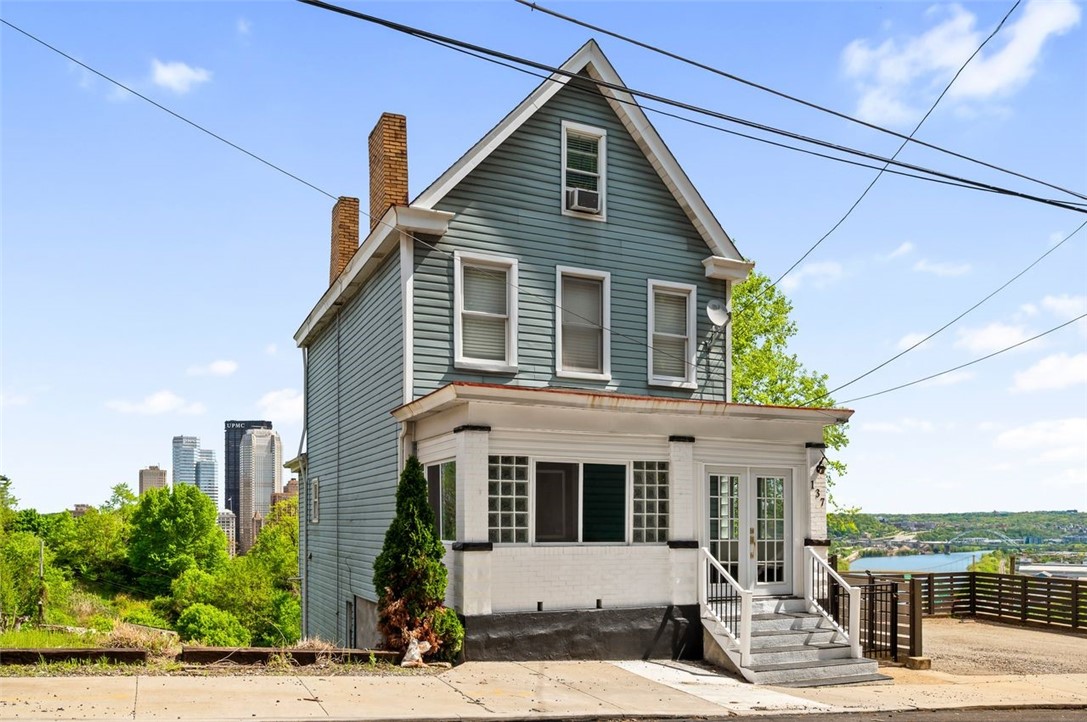 137 E Sycamore