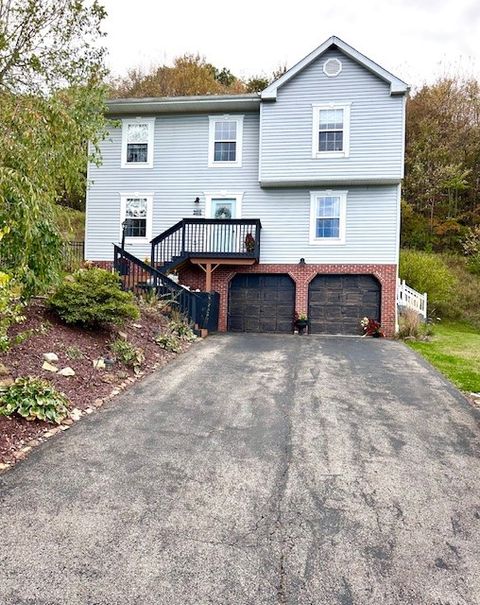 Photo of 1214 Sandstone Ct E, Tarentum, PA 15084 (MLS # 1725978)