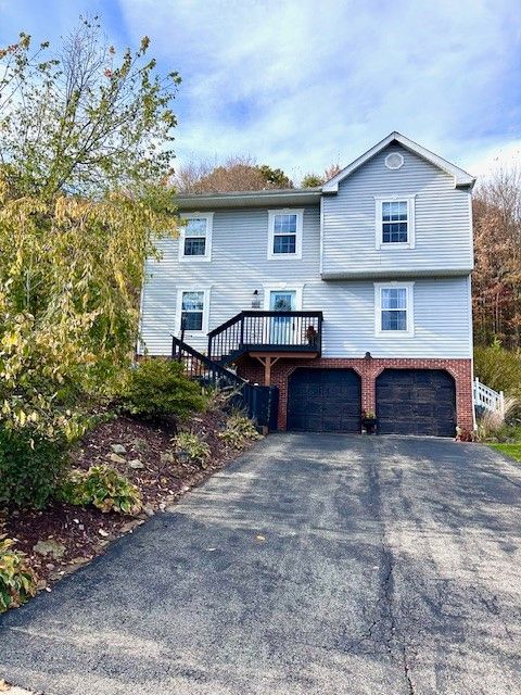 Homes For Sale - 1214 Sandstone Ct E Ct<br/> West Deer, PA 15084