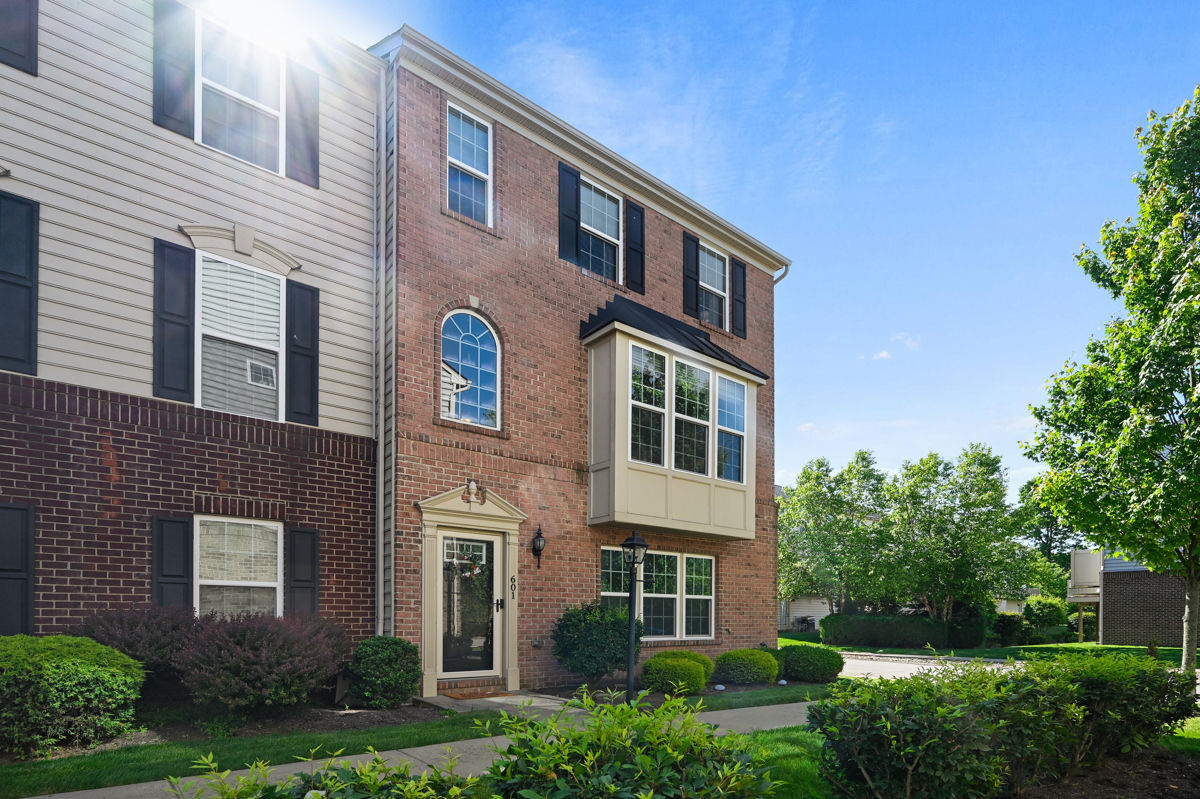 601 Pointe View Drive
