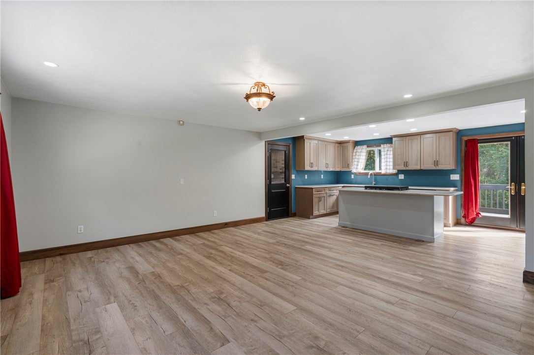 565 1/2 Fleming Road