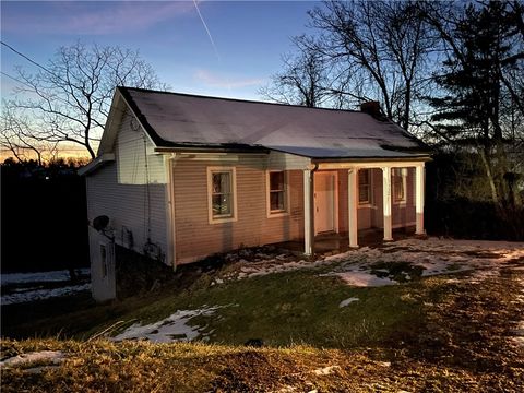 Photo of 1452 E Maiden St, Washington, PA 15301 (MLS # 1736360)