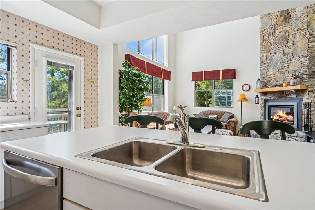 Seven Springs Resort, Pennsylvania 15622, United States, 3 Bedrooms Bedrooms, ,3 BathroomsBathrooms,Residential,Pending,210215