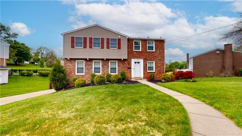 Photo of 1388 Falla Dr, Bethel Park, PA 15102 (MLS # 1751509)