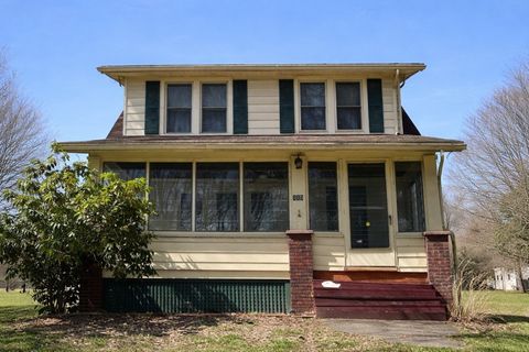 Photo of 115 English Ave, New Castle, PA 16101 (MLS # 1745793)
