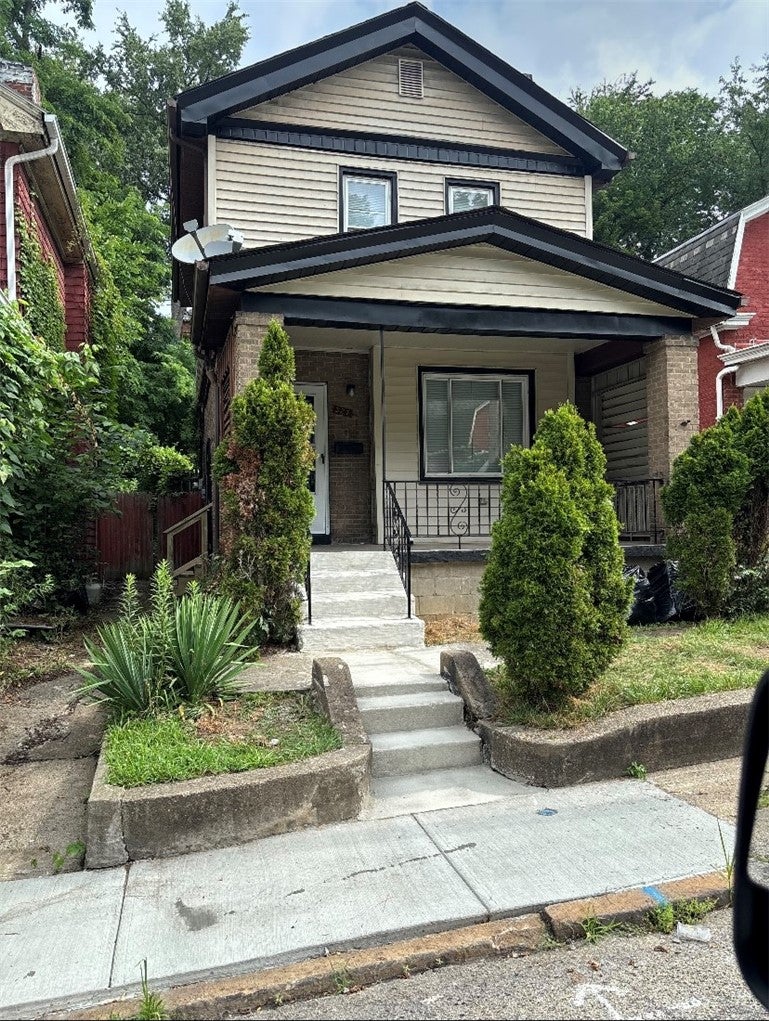 Photo 1 of 17 — 327 Mathews St, Knoxville, PA 15210