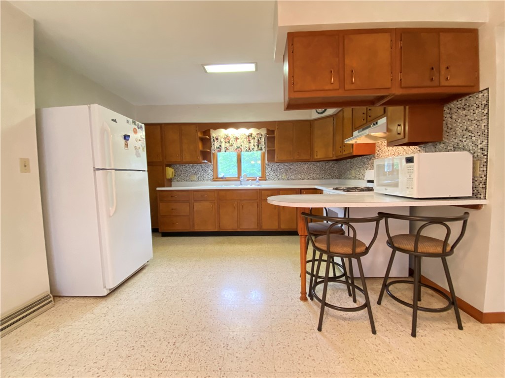 Hempfield Twp - Mer, Pennsylvania 16125, United States, 3 Bedrooms Bedrooms, ,1 BathroomBathrooms,Residential,Contingent,133559