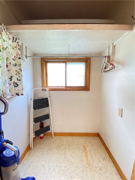 Hempfield Twp - Mer, Pennsylvania 16125, United States, 3 Bedrooms Bedrooms, ,1 BathroomBathrooms,Residential,Contingent,133559