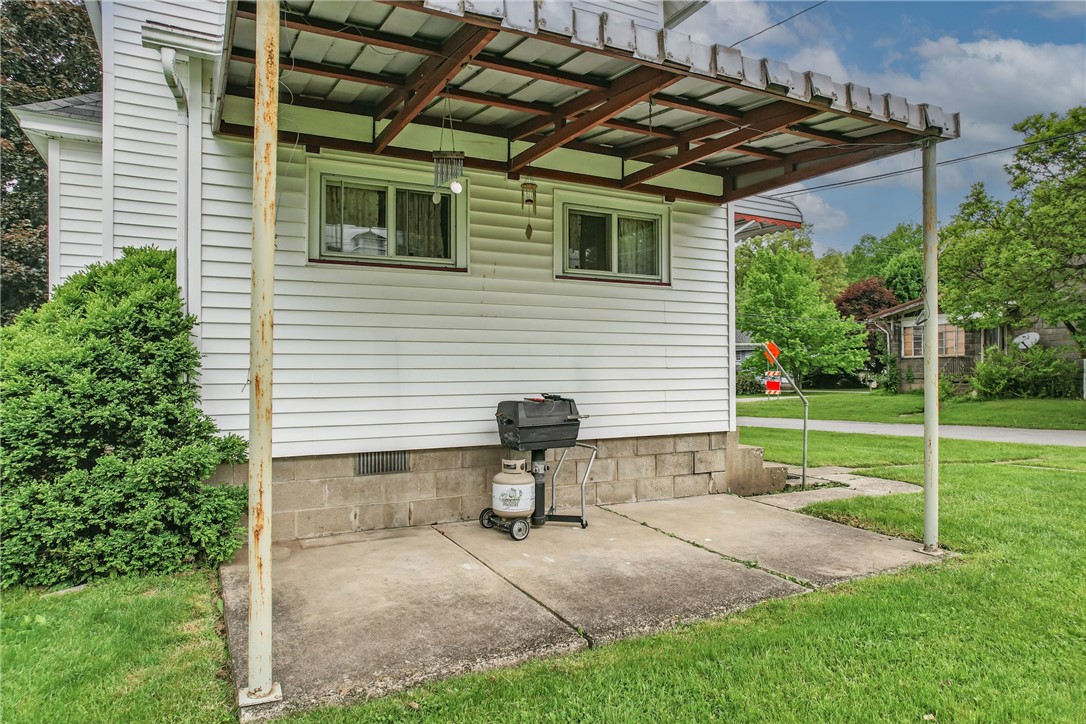 Hempfield Twp - Mer, Pennsylvania 16125, United States, 3 Bedrooms Bedrooms, ,1 BathroomBathrooms,Residential,Contingent,133559