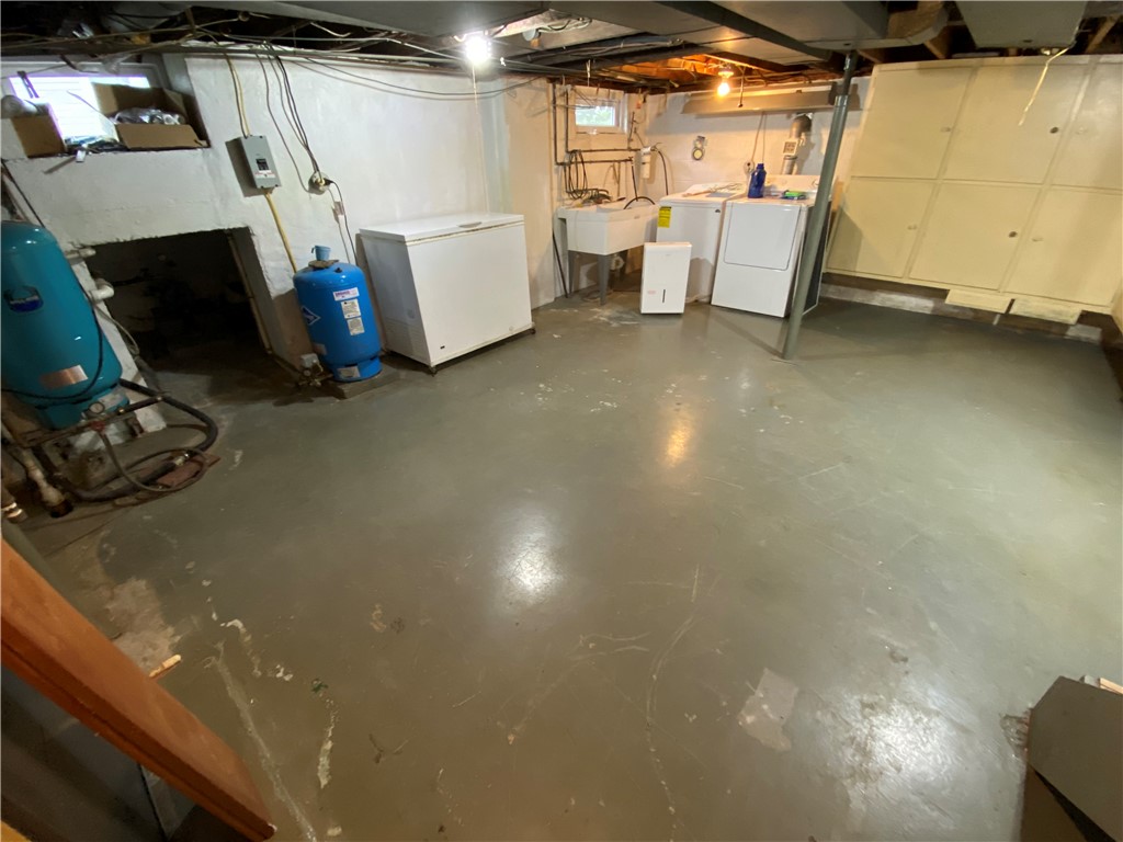 Hempfield Twp - Mer, Pennsylvania 16125, United States, 3 Bedrooms Bedrooms, ,1 BathroomBathrooms,Residential,Contingent,133559