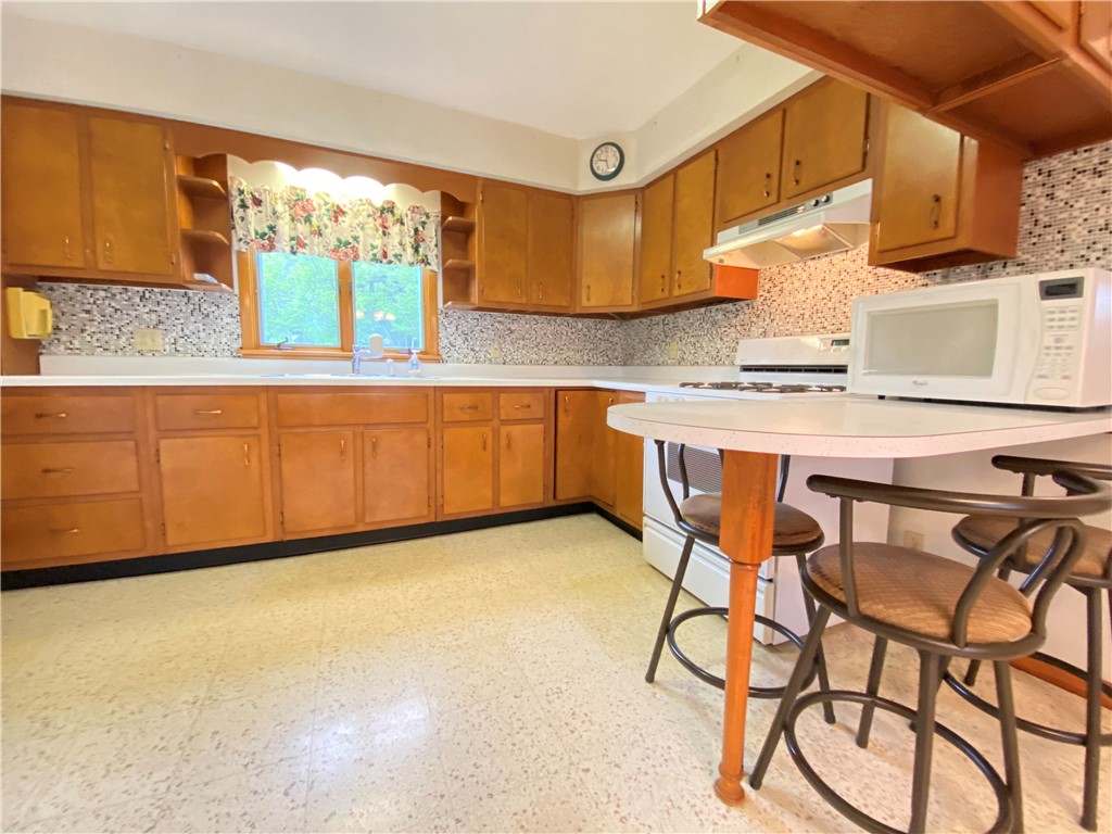 Hempfield Twp - Mer, Pennsylvania 16125, United States, 3 Bedrooms Bedrooms, ,1 BathroomBathrooms,Residential,Contingent,133559