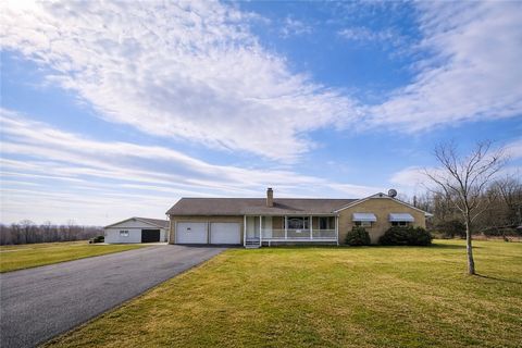Photo of 1170 Vernon Rd, Greenville, PA 16125 (MLS # 1745981)