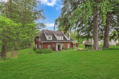 Photo of 613 Briarcliff Dr, Aliquippa, PA 15001 (MLS # 1751390)