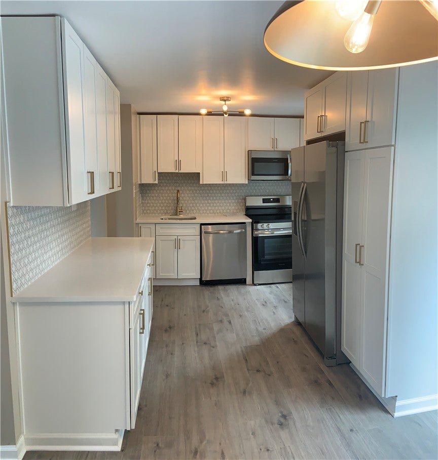 203 Parkwood Dr