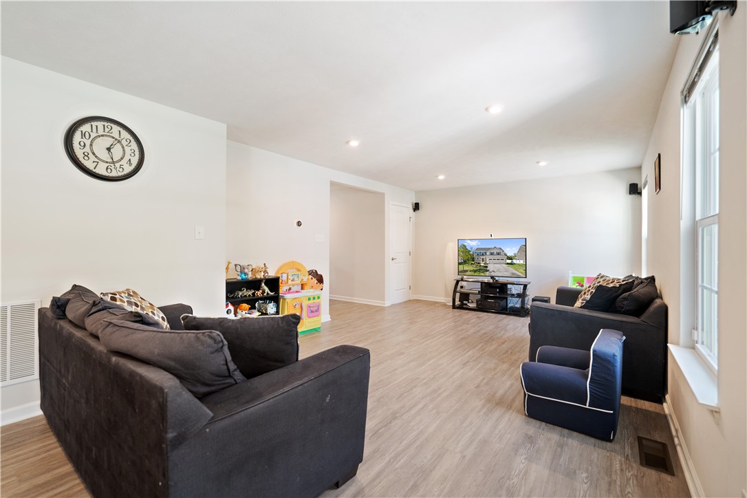 South Fayette, Pennsylvania 15057, United States, 3 Bedrooms Bedrooms, ,3 BathroomsBathrooms,Residential,Contingent,43447