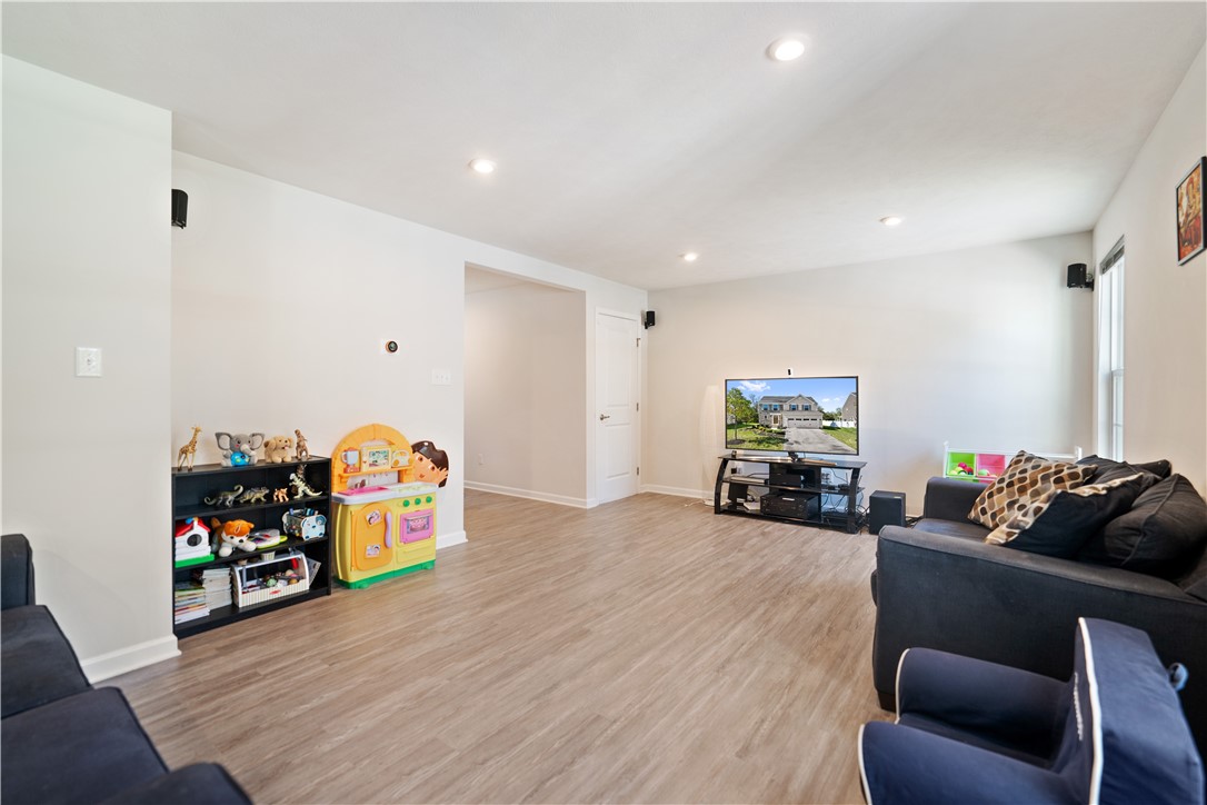 South Fayette, Pennsylvania 15057, United States, 3 Bedrooms Bedrooms, ,3 BathroomsBathrooms,Residential,Contingent,43447