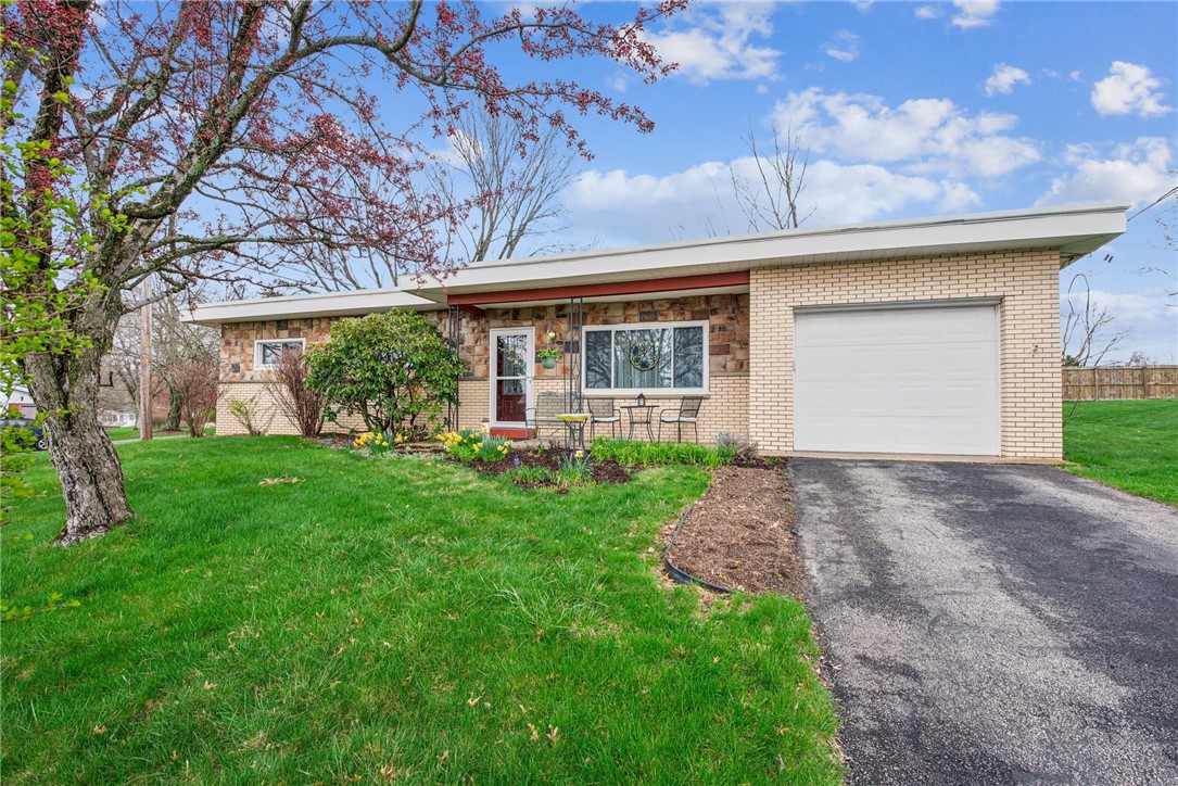 104 Park Drive Dr, Delmont, Pennsylvania image 1
