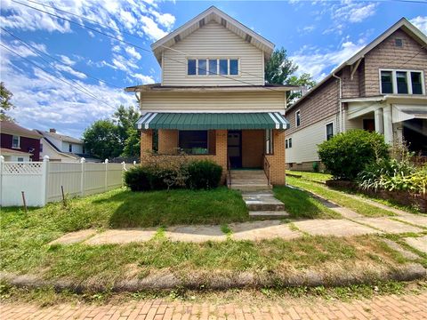 Photo of 1109 Progress St, Mc Kees Rocks, PA 15136 (MLS # 1735583)