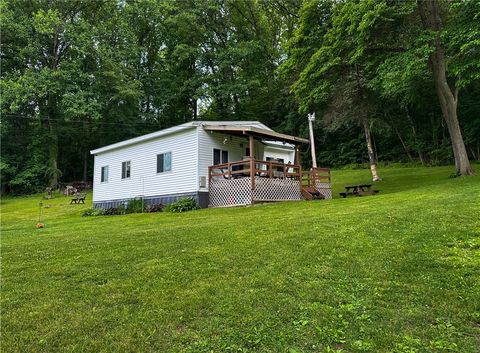 Photo of 129 Old Farm Ln, East Brady, PA 16028 (MLS # 1761187)
