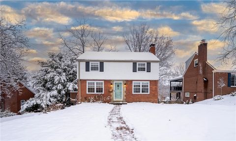 Photo of 1468 Navahoe Dr, Pittsburgh, PA 15228 (MLS # 1732494)