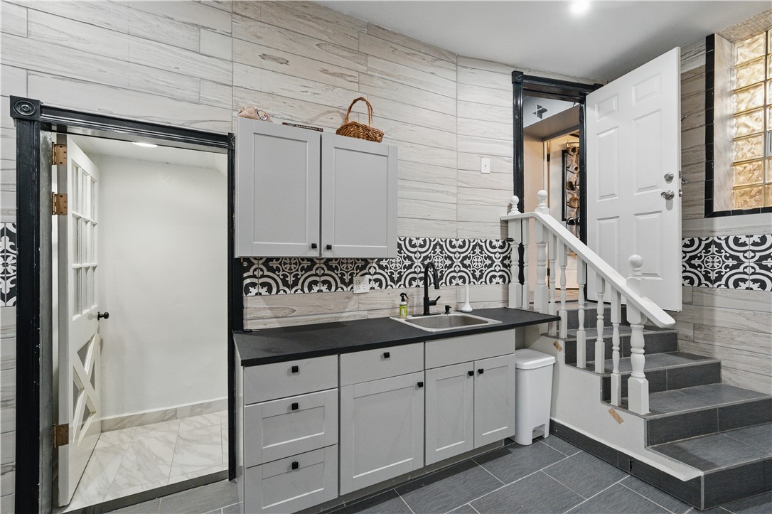 Oakland, Pennsylvania 15213, United States, 6 Bedrooms Bedrooms, ,2 BathroomsBathrooms,Residential,Active,149018