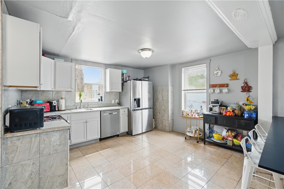 Oakland, Pennsylvania 15213, United States, 6 Bedrooms Bedrooms, ,2 BathroomsBathrooms,Residential,Active,149018