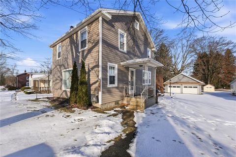 Photo of 226 W North St, Mercer, PA 16137 (MLS # 1735299)