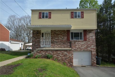 Photo of 229 Springwood Dr, Verona, PA 15147 (MLS # 1749001)