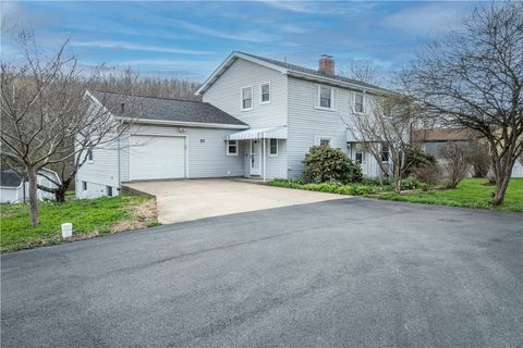 Photo of 57 Shick Dr, Indiana, PA 15701 (MLS # 1746842)