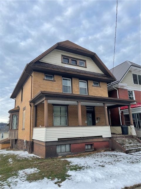 Photo of 253 Ridge Ave, New Kensington, PA 15068 (MLS # 1737783)