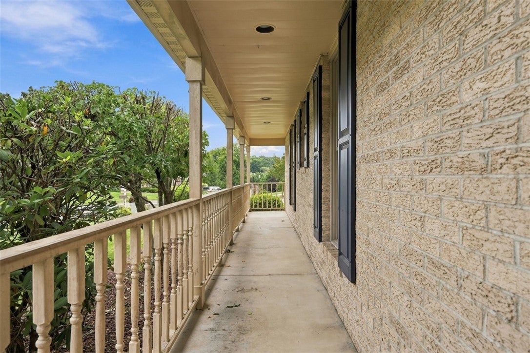 202 Elmhurst Circle
