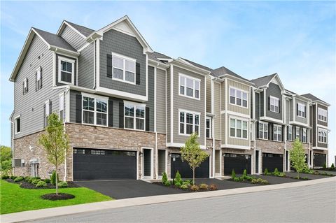 Photo of 178 Breckenridge Court, Cranberry Twp, PA 16066 (MLS # 1744884)